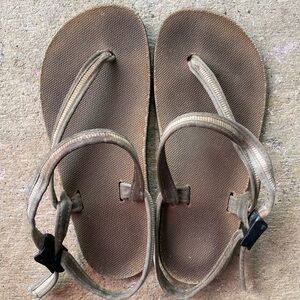 Earth Runners men’s size 4 sandals